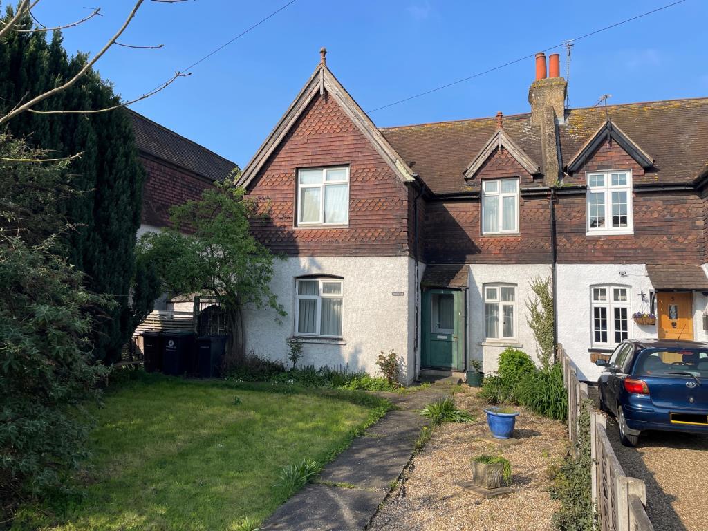 Lot: 50 - THREE-BEDROOM COTTAGE FOR INVESTMENT -